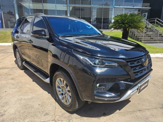 TOYOTA HILUX SW4 2.8 D-4D TURBO DIESEL SRX 7L 4X4 AUTOMÁTICO